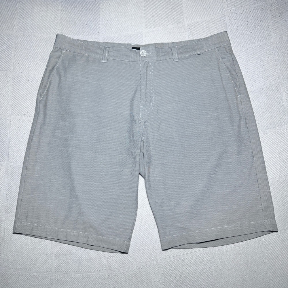 Travis Mathew Shorts Mens 40 Micro Stripe Stretch Golf Performance Grey White